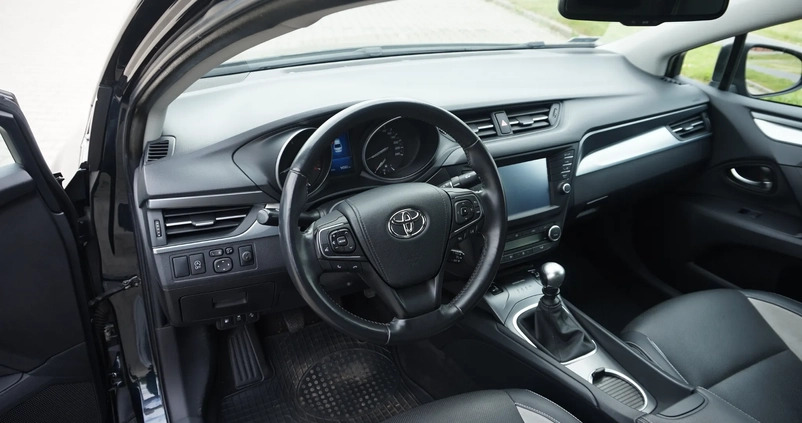 Toyota Avensis cena 65500 przebieg: 120000, rok produkcji 2015 z Płock małe 232